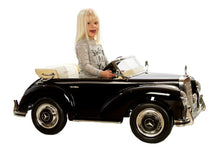 Cargar imagen en el visor de la galería, Coche eléctrico para niños - Mercedes 300S Pintado en Negro 2x12V -