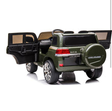 Load image into Gallery viewer, Coche eléctrico para niños TOYOTA LAND CRUISER GREEN, 2X12V
